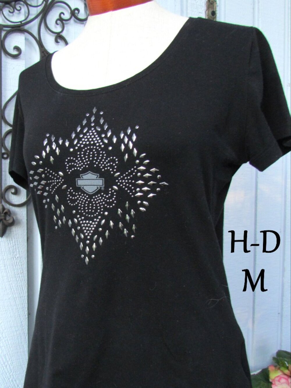 HARLEY-DAVIDSON TOP, M, BLACK w METAL BLING, COOL BACK DESIGN NO DEALERSHIP LOGO